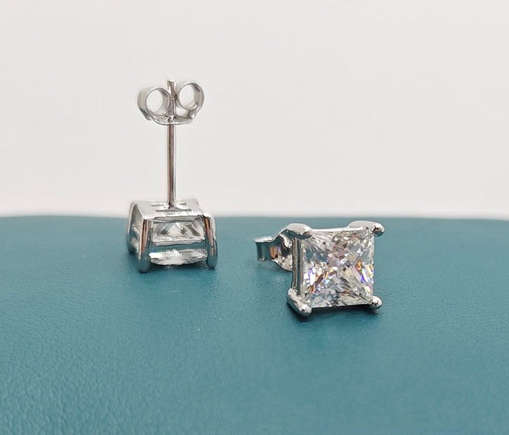 Princess Cut Moissanite Stud Earrings – Classic Square Diamond Look