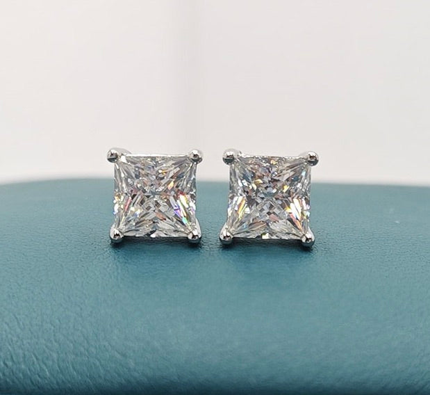Princess Cut Moissanite Stud Earrings – Classic Square Diamond Look