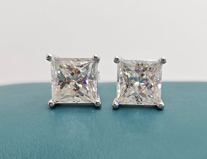 Princess Cut Moissanite Stud Earrings – Classic Square Diamond Look