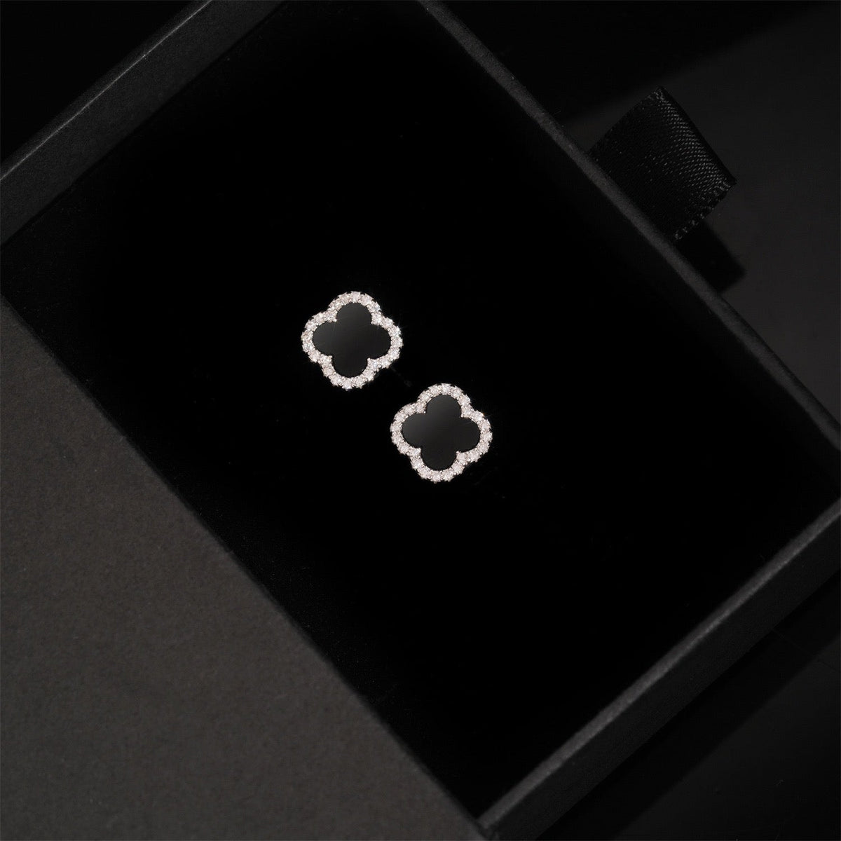 S925 Moissanite Clover Stud Earrings - Screw Back